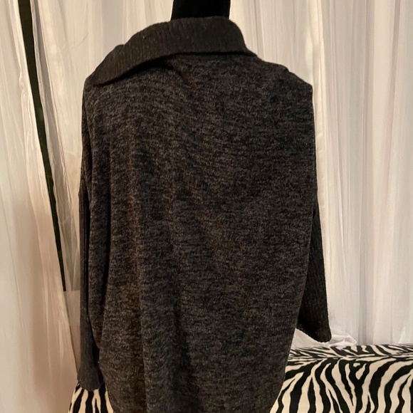 Papillon Size Large Grey Sweater - Picture 4 of 7